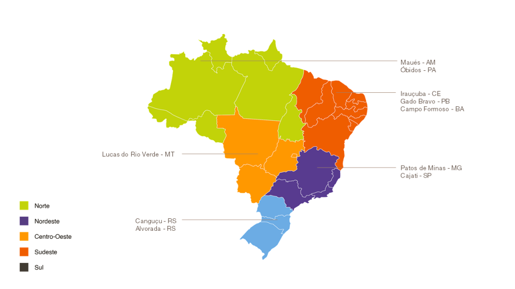 Imagem do mapa do Brasil dividido entre as macrorregiões. Norte em verde, Nordeste em vermelho, Sudeste roxo, Centro-Oeste laranja e a região Sul em azul. Fim da descrição.